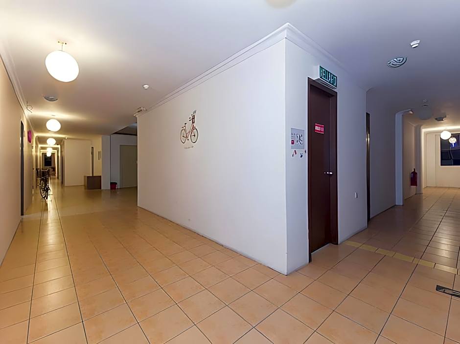 Y Hotel