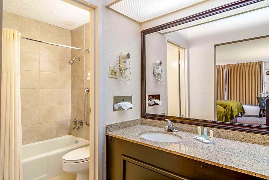 Quality Inn Suwanee I-85