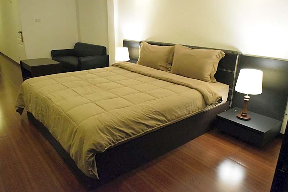 Hideaway Guest House And Bar