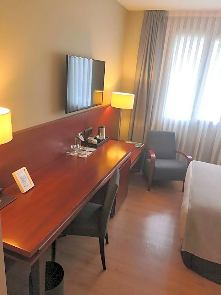 Photo 1 of 4 of Single Room