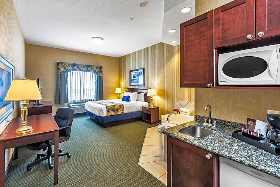 Redwood Inn & Suites