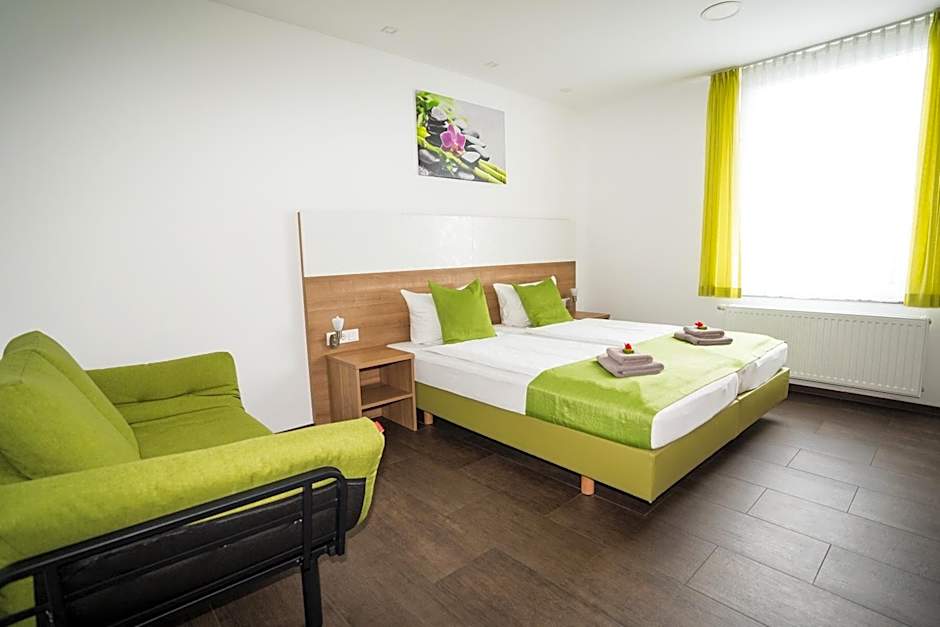 B&B Outlet Hotel - Metzingen - Bad Urach - Free Parking