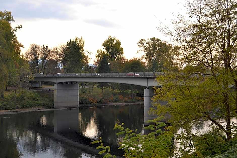 The Lodge at Riverside