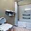 Econo Lodge Inn & Suites Forest