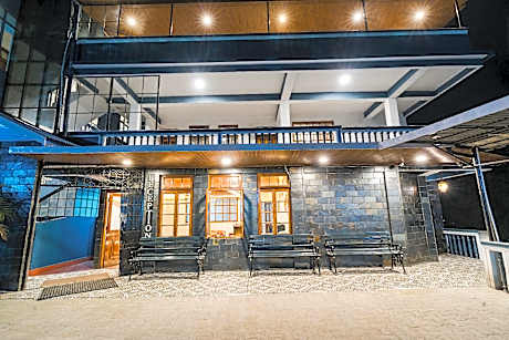 Sparrow Cherry Resort 2 Min Walk To MG Marg