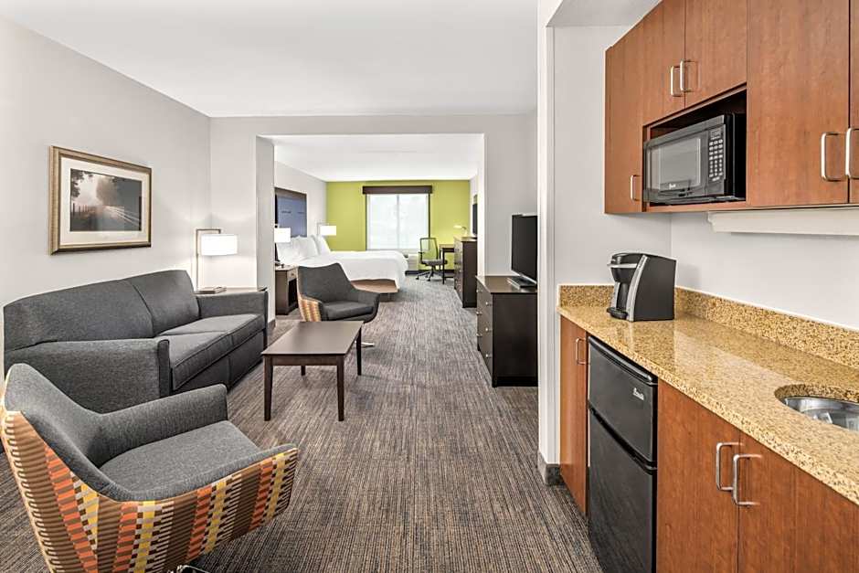 Holiday Inn Express & Suites Wilmington-Newark by IHG
