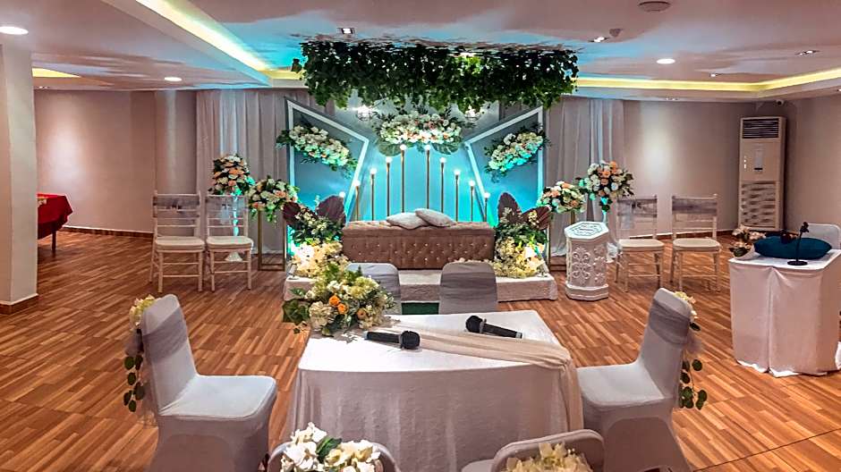 Nite and Day Laguna - Bintan