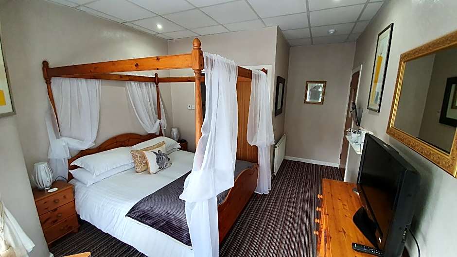 Photo 1 of 5 of Double room-Ensuite-Four Poster