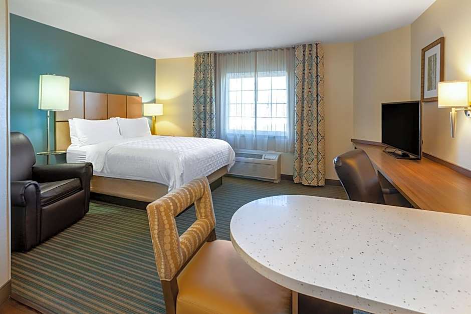 Candlewood Suites-West Springfield By IHG