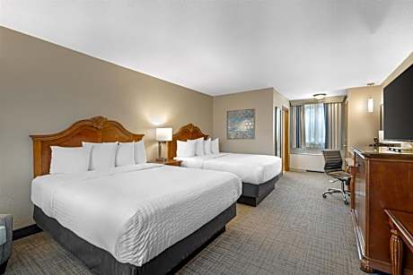 Queen Room with Two Queen Beds and Kitchenette