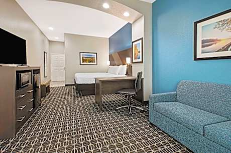 1 King Bed Deluxe Room Non-Smoking