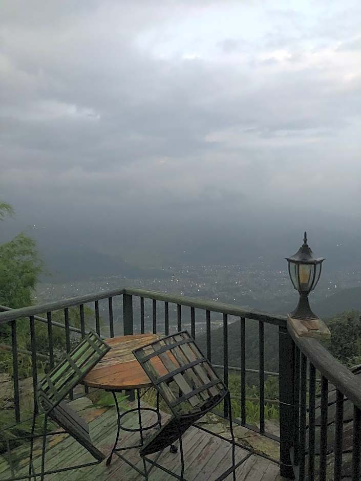 Bhanjyang Village Lodge