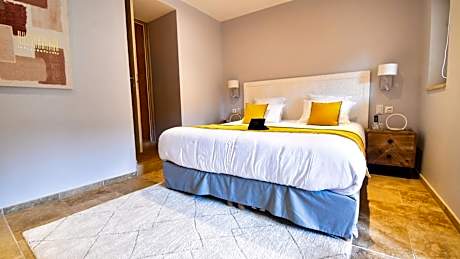 Suite with Hot Tub