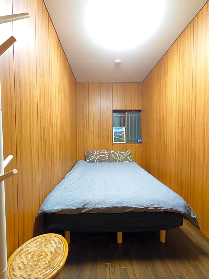 season guest house in nishi shinjuku 100 square meters, 4 bedrooms, 2 living rooms