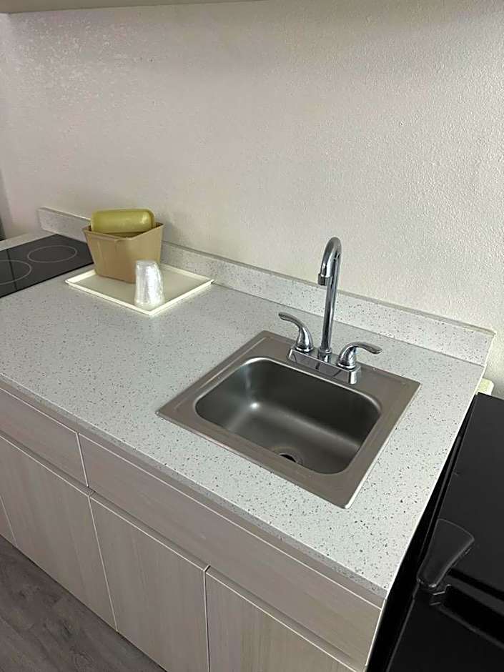 Magnolia Inn Extended Stay of Kingsland - New 2024 - Book a Kitchen Room - 12 Noon Check Out - Sleep In Late - Better Sleep - Ultra Sparkling - Pool open until until 4AM - Stay and Save Today - 24 Hour Front Desk - Premium Coffee Bar - Award Winning Inn