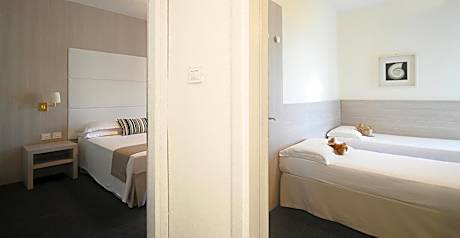 Triple Room with Partial Sea View