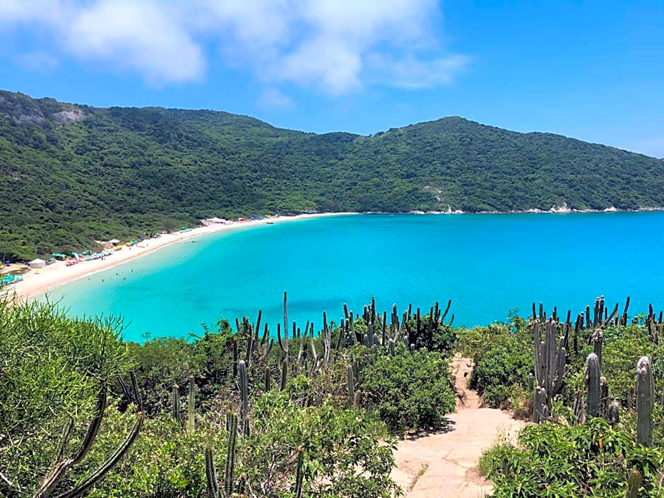 Apartamento aconchegante vista mar e piscina em cond de Arraial do Cabo