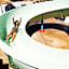 Howard Johnson by Wyndham Anaheim Hotel & Water Playground