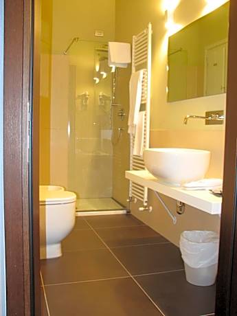 Superior One-Bedroom Apartment with Courtyard View