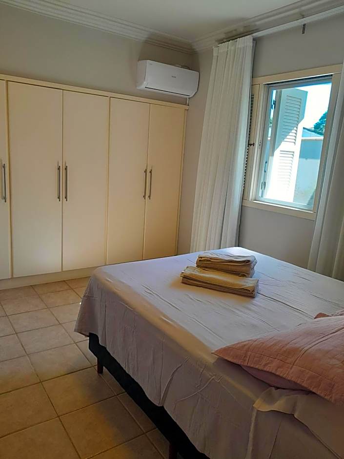 Casa c piscina, churrasq e Wi-Fi, lazer completo