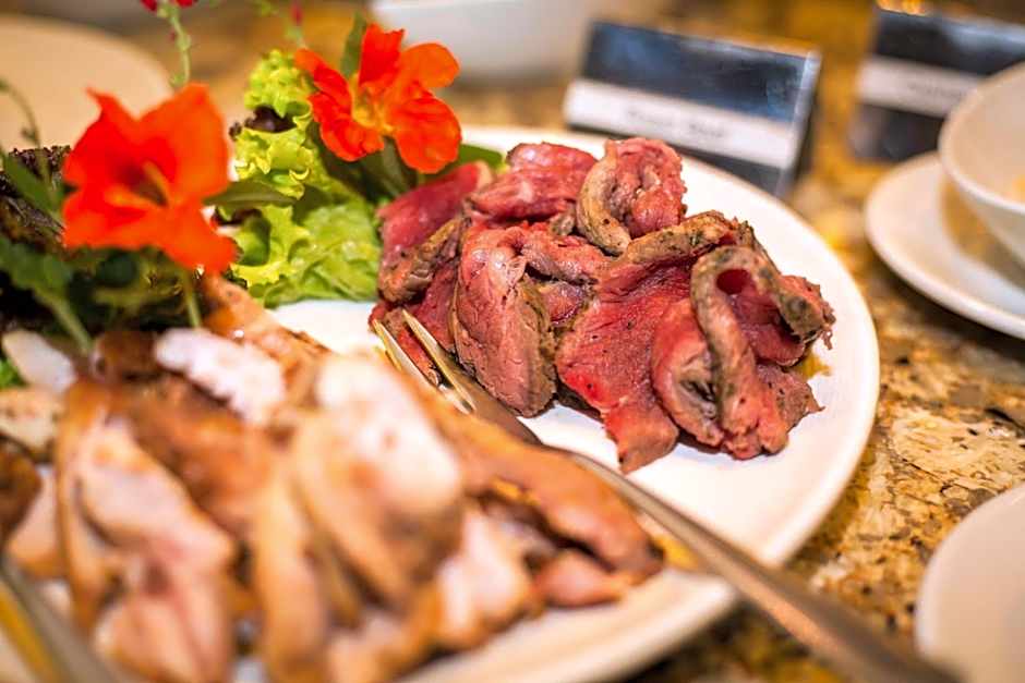 Victoria Falls Safari Club