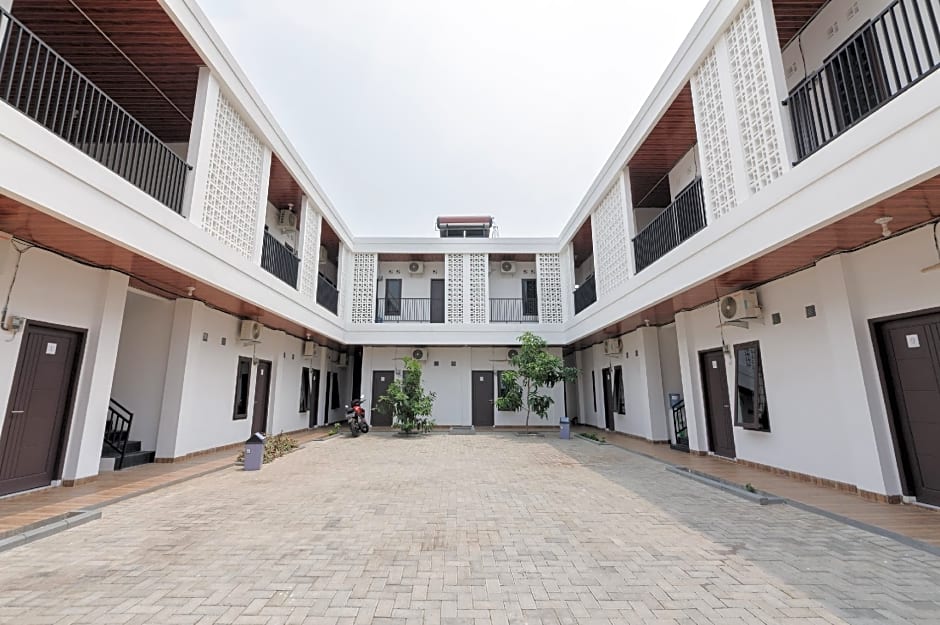 RedDoorz Plus Syariah near Mall Boemi Kedaton Lampung