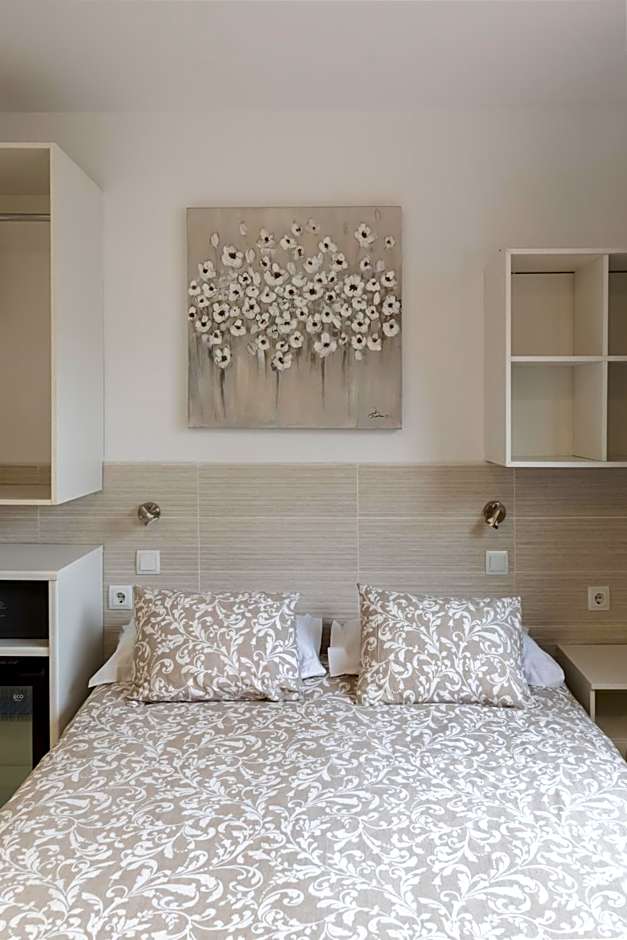 Hostal House
