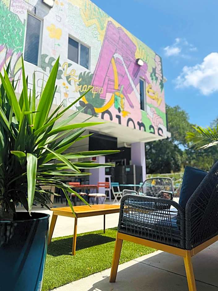 Atrium Hostel Design District