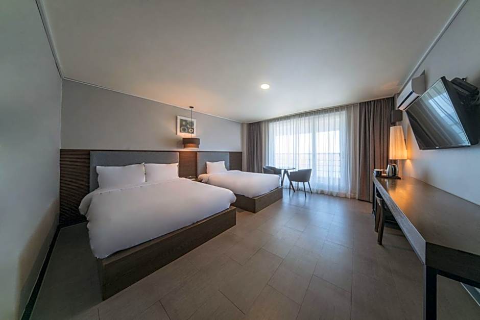 EL Hotel