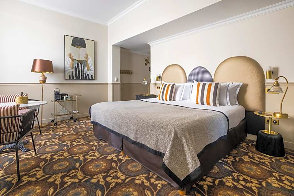 Chateau Jeanne & The Forest - Chateau de Montvillargenne