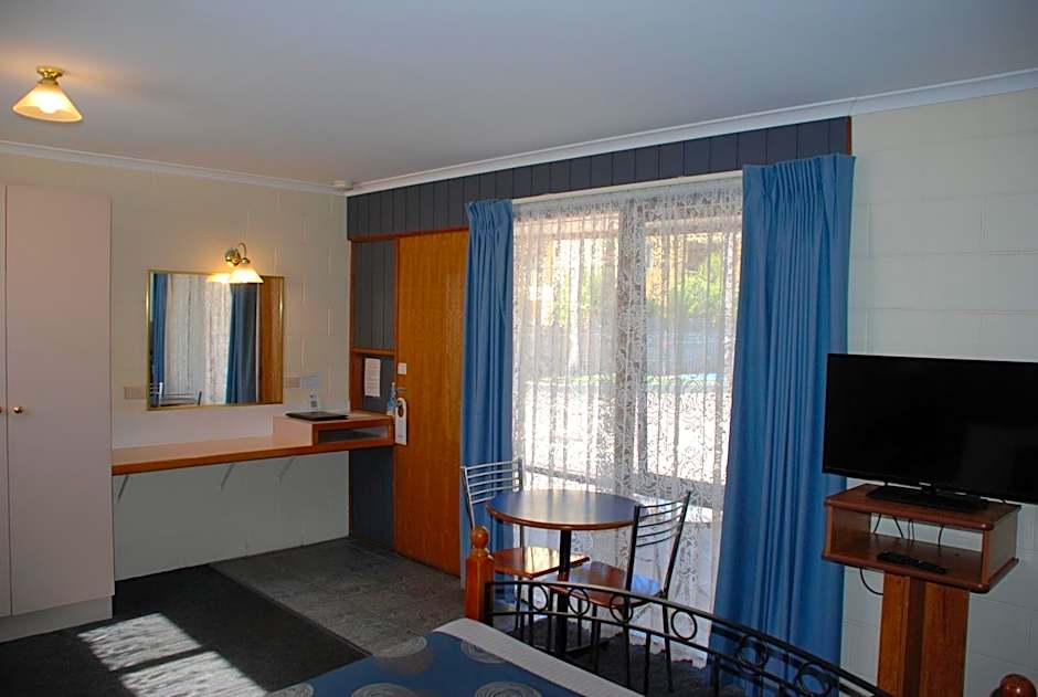 Cunningham Shore Motel