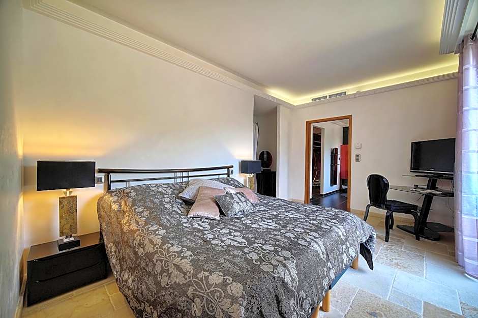 "AU HAVRE DE PAIX" 5 étoiles Prestige jacuzzi, hammam, sauna, PISCINE chauffée Mougins Cannes Grasse