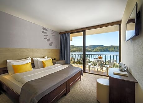 Economy Double Room with Balcony and Seaside