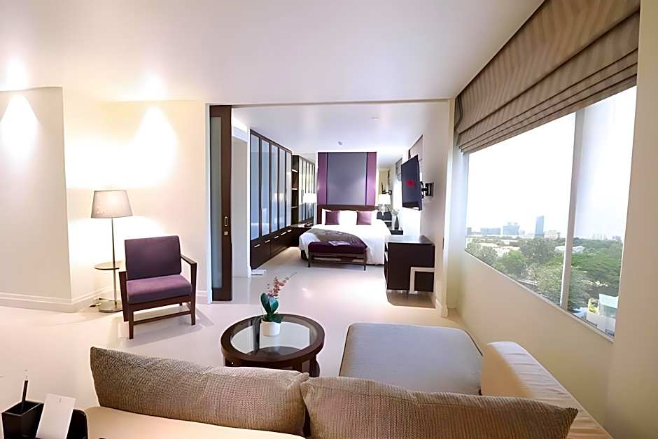 Siri Sathorn Hotel