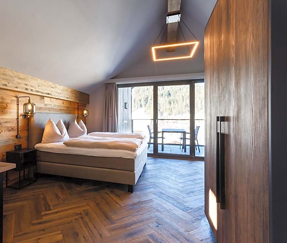 THE MATTHEW - Copper Lodge