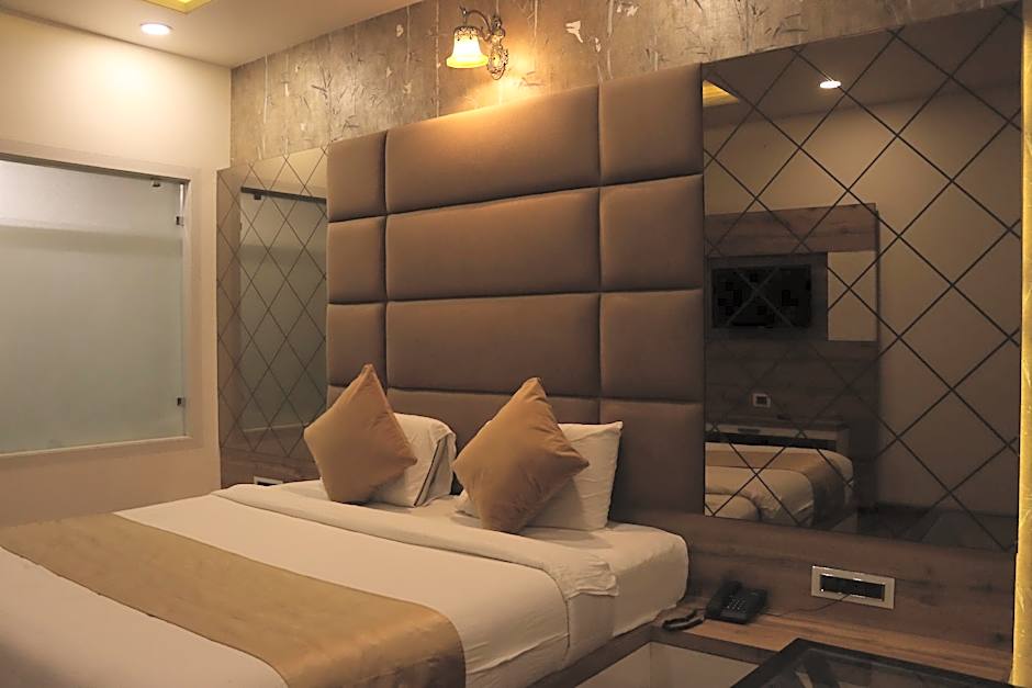 Hotel Wisteria blue