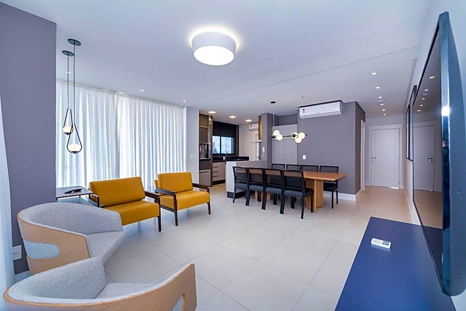 Adra 306 - Excelente Cobertura Duplex - Centro/Bombinhas- Rooftop com Piscina - À poucos metros da praia - (Consultar serviços de roupas de cama e banho)