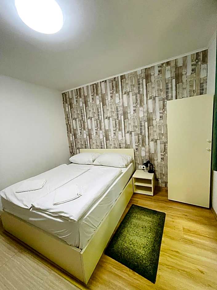 Easy Star Hotel