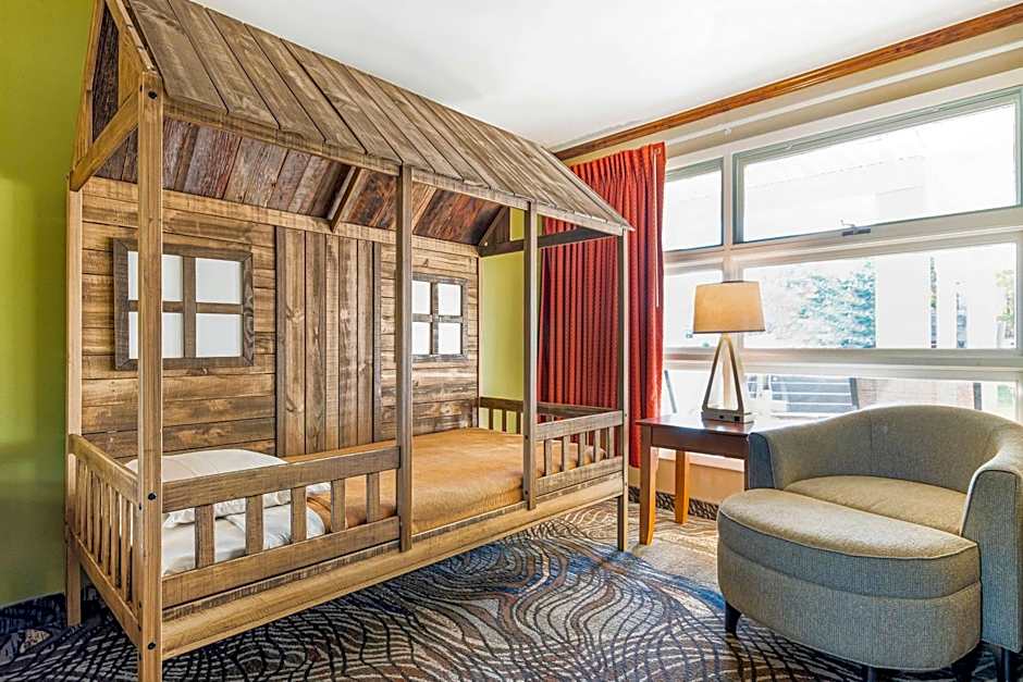 Super 8 by Wyndham Lake George/Downtown