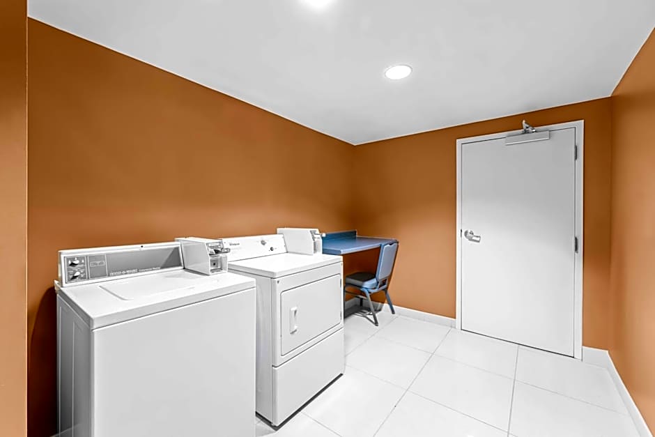 Hampton Inn By Hilton & Suites Charlotte-Airport