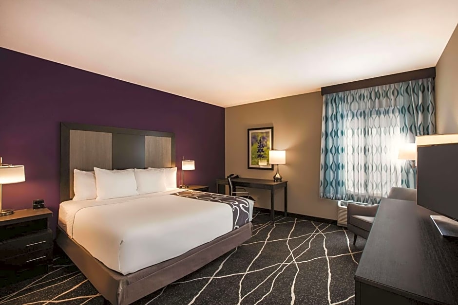 La Quinta Inn & Suites by Wyndham Dallas Northeast - Arboretum