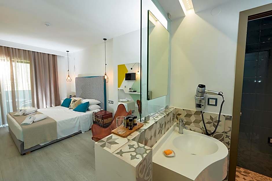 Blue Bottle Boutique Hotel