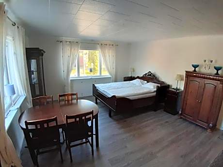 Basic Triple Room with Shared Bathroom
