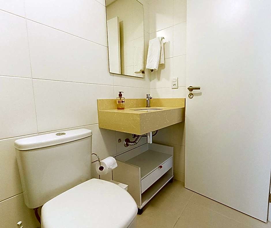 Alto padrão com piscina a 300m do mar - CAN103G