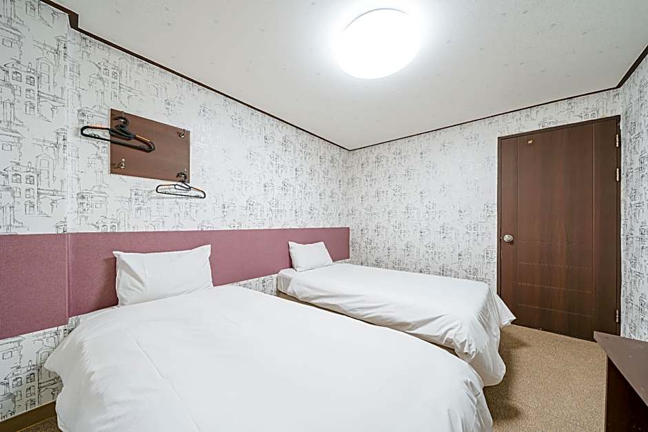 New Manhattan Tourist Hotel
