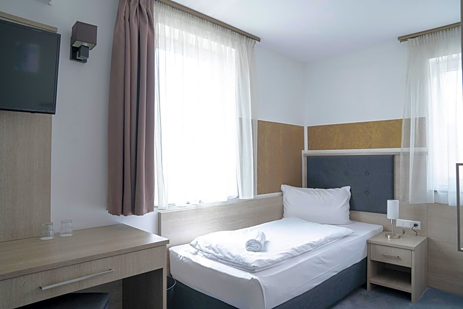 Alpha & Omega Hotel