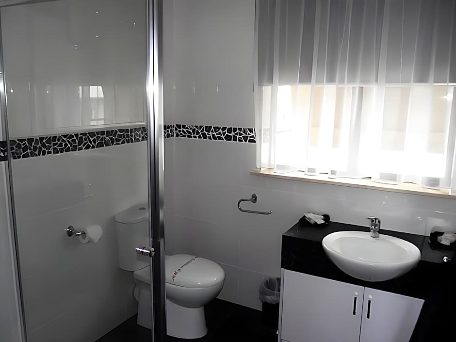 503 On Princes Drive Motel