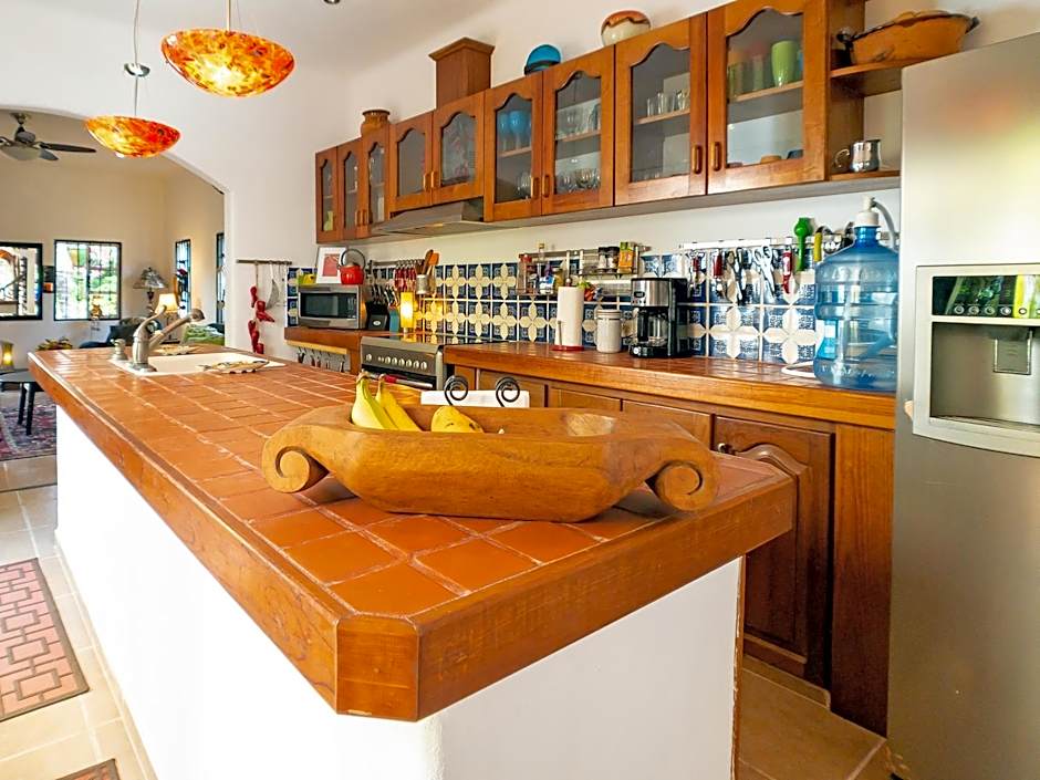 Casa Zarah - Hacienda Family Home - Pool and 2-Block to Beach