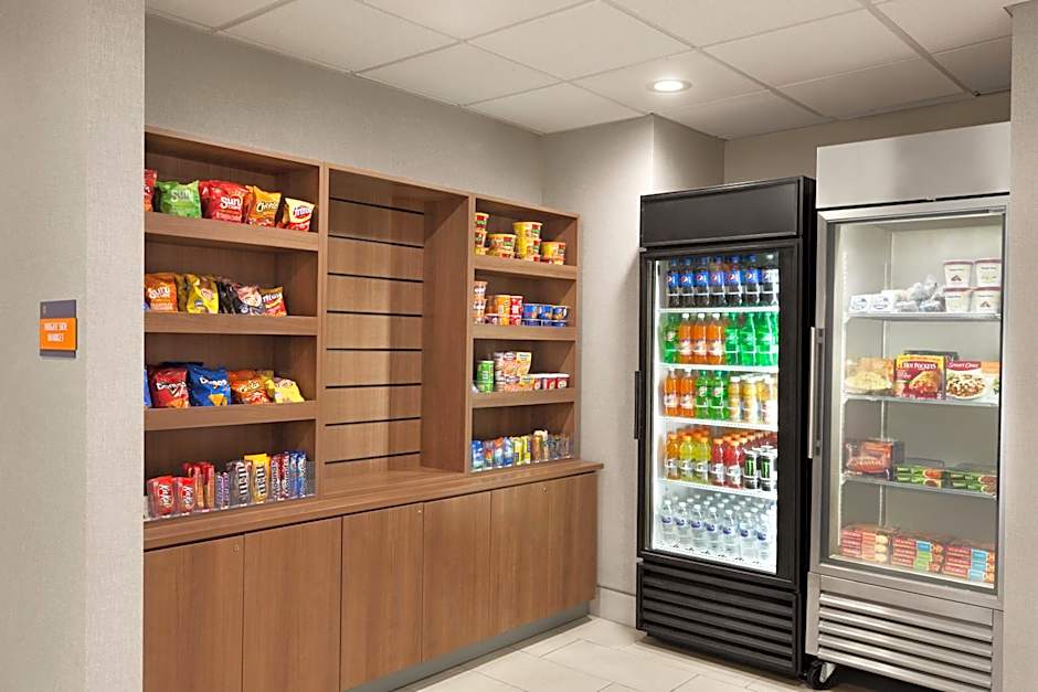 La Quinta Inn & Suites by Wyndham Lackawanna - Buffalo