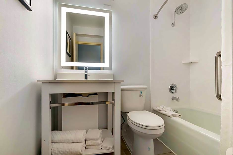 Best Western Plus Kansas City Sports Complex Hotel